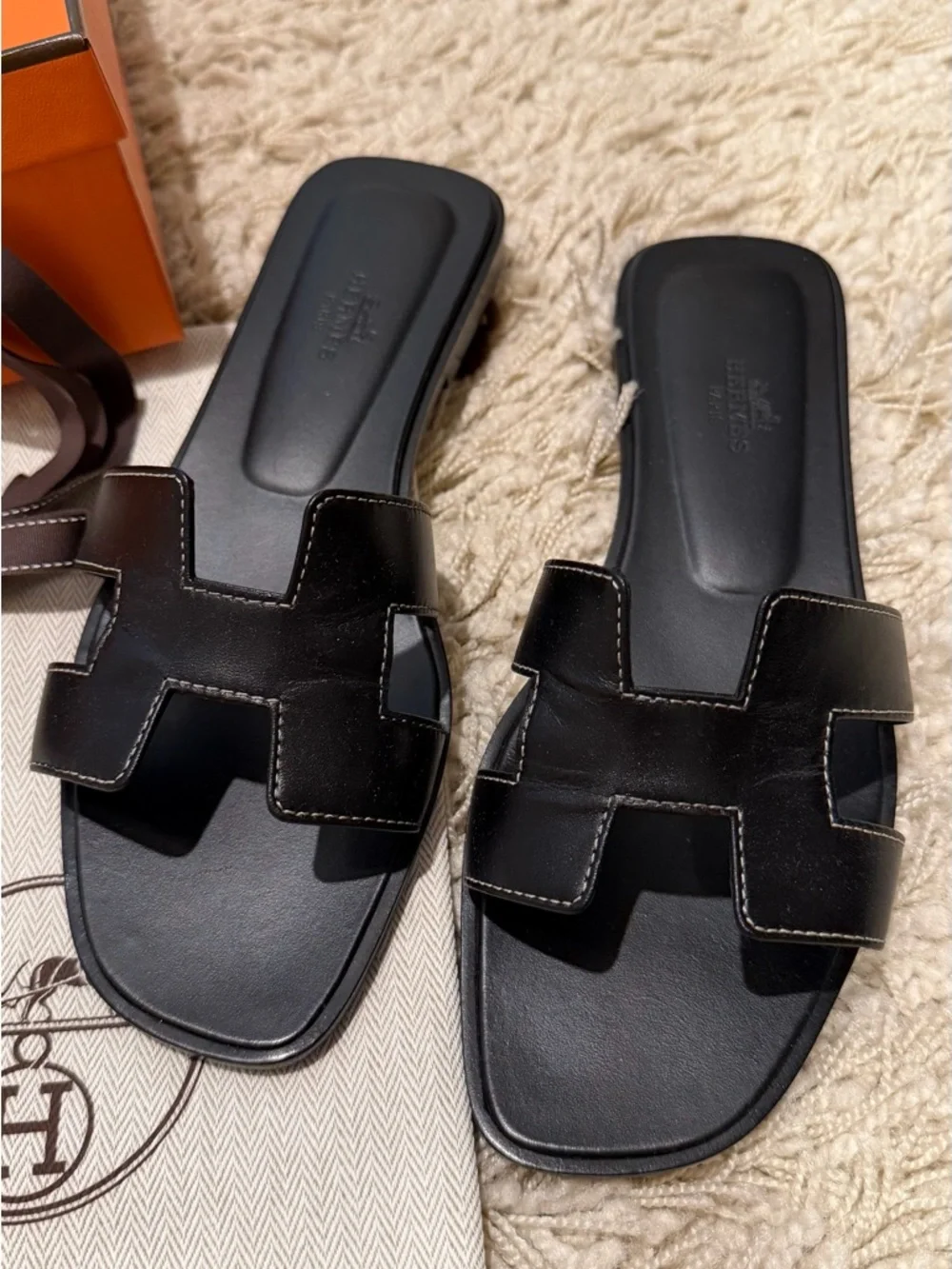 Hermes Black Oran Leather Women's Slide Sandals - Picture 2 of 5